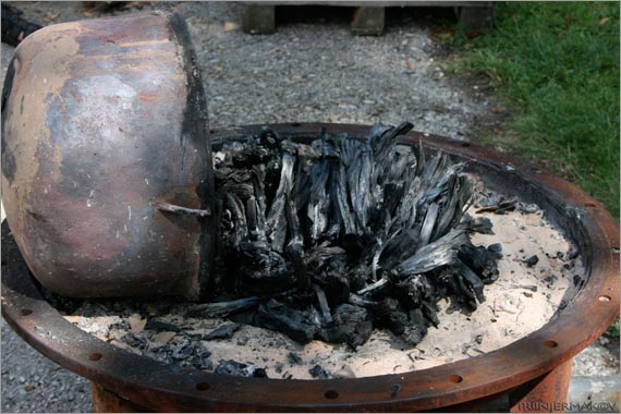 Tõrva põletamine Hiiumaa Käsitöölaadal 18.07.2009. Foto Triin Jermakov