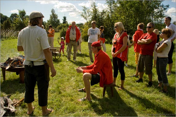 Tõrva põletamine Talutööde päeval Soeras 20.08.2010. Foto Triin Jermakov